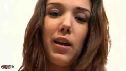 La pornstar jeune Cynthia Lavigne pose  photo 10