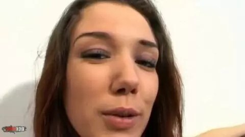 La pornstar jeune Cynthia Lavigne pose  photo 15