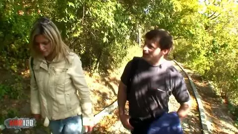 Ejaculation sur sa grosse paire de seins photo 03