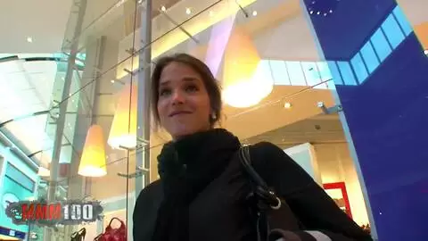 Jeune brunette chassée en tchéquie photo 01