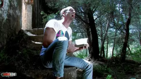 La MILF espagnole aux gros seins Damaris se présente pour baiser avec Leo dans les bois photo 02