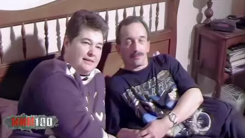 Première vidéo porno d'un couple d'amateurs atypique photo 01