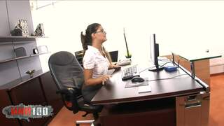 Ã‡a baise fort au bureau !...