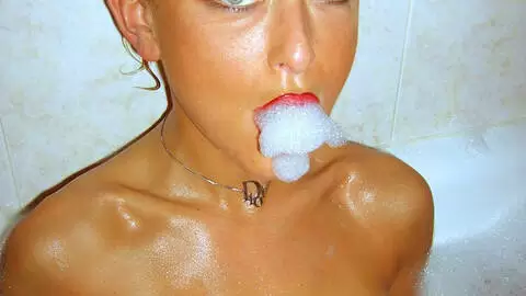 Star du porno blonde se dénude intégralement  photo 11