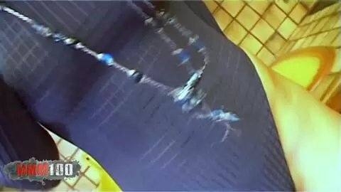 Djamy, milf beurette jouant avec une carotte dans la cuisine - remasterisé photo 03