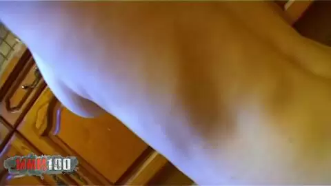 Djamy, milf beurette jouant avec une carotte dans la cuisine - remasterisé photo 07