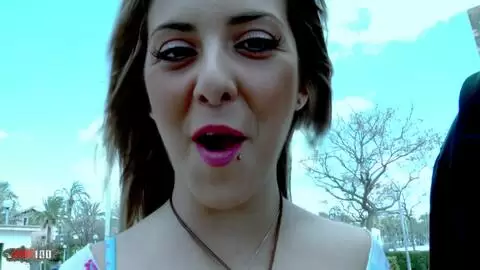 La petite espagnole maigre Dulce Chiki a besoin de 2 bites différentes dans cette vidéo photo 02