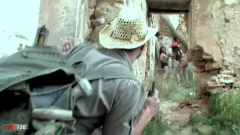 Trio anal en plein air avec Yesenia Rock et Dunia Monténégro photo 01