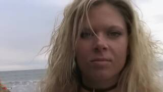 La ravissante blonde à gros s...