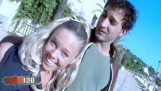 Blonde Ã  gros seins electra...