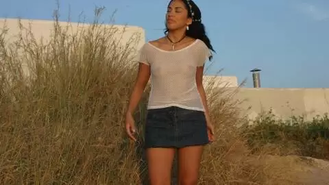 La jolie teen Emilce pose 