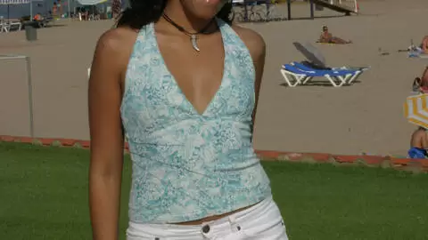 La très excitante jeune brune Emilce pose  photo 4