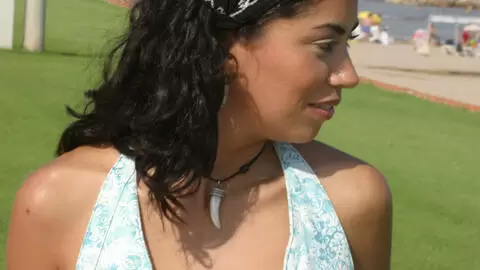 La très excitante jeune brune Emilce pose  photo 6