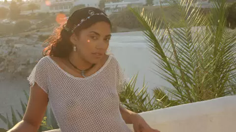 La très excitante jeune brune Emilce pose  photo 10