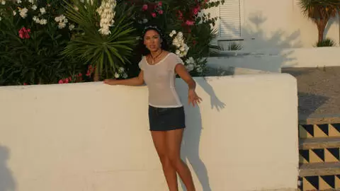 La très excitante jeune brune Emilce pose  photo 15