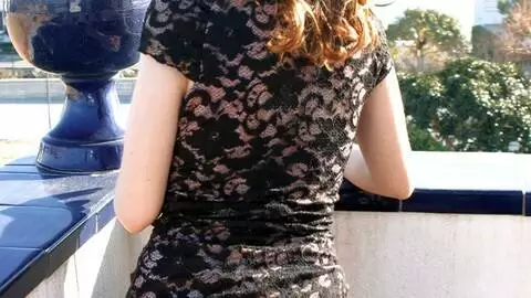 La belle brune Emy se déshabillant  photo 10