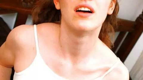 La ravissante brune Emy pose  photo 8