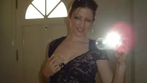 Photos perso en selfie de la brune Emy 