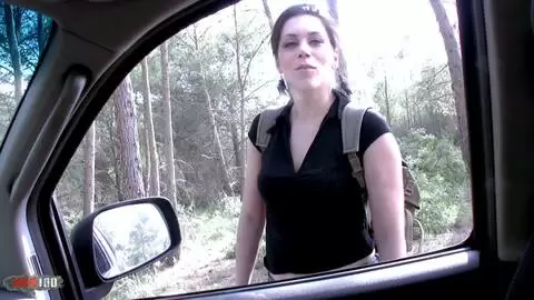 La jeune française Erika Wolf se fait baiser dans l'arrière du pick up photo 01