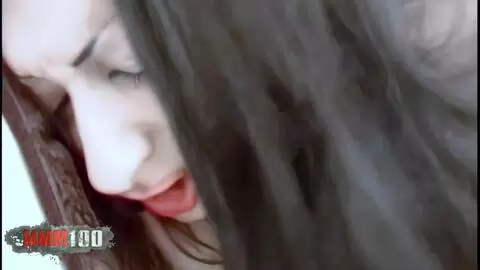 Angelina s'excite bien fort en voyant Erika se faire baiser photo 13