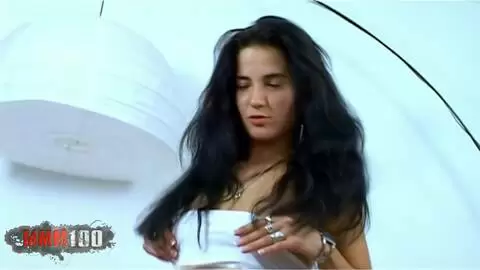 Erissa une jolie libertine française se fait défoncer la chatte et le cul  photo 01