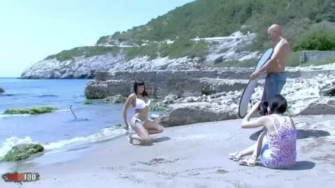 Shooting sur la plage avec la bomba latina Esmeralda Moon photo 04