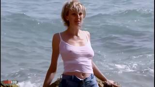 Mamie blonde s'exhibe 