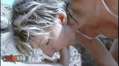 Mature bonnasse se fait défoncer à la plage photo 05