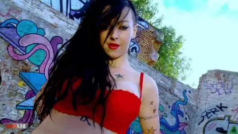Sublime star du porno brune se dévoile  photo 9