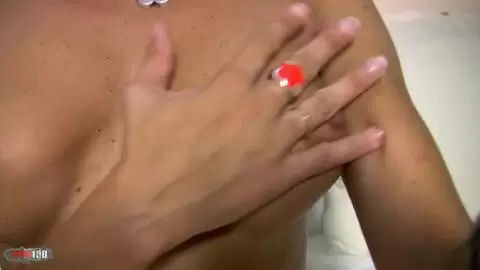 La belle MILF blonde Eva Persson fait un strip  photo 08