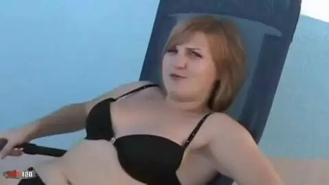 La ravissante blonde à gros seins Eva Ross faisant un striptease  photo 04