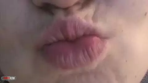 La ravissante blonde à gros seins Eva Ross faisant un striptease  photo 08