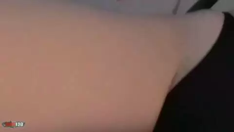 La ravissante blonde à gros seins Eva Ross faisant un striptease  photo 10