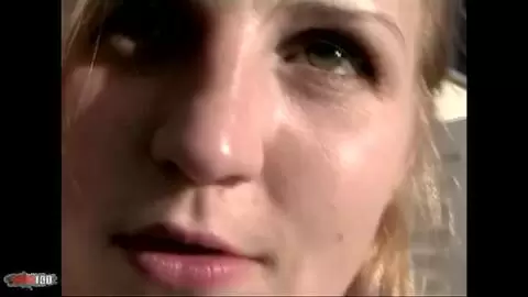 La superbe blonde à gros seins Eva Ross se déshabillant sur la terasse  photo 15