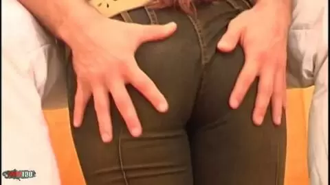 Divine star du porno brune se dénude intégralement  photo 13