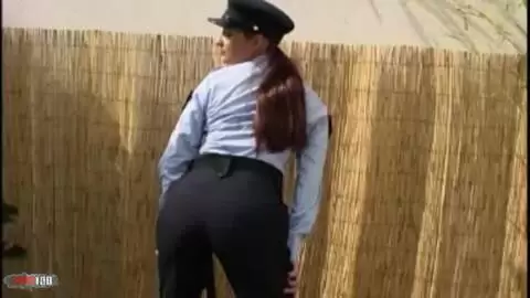 La belle brune à gros nichons Eva se dénude  photo 02