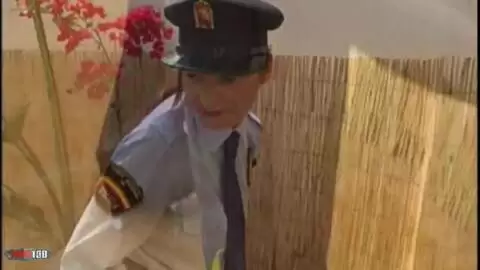 La belle brune à gros nichons Eva se dénude  photo 03