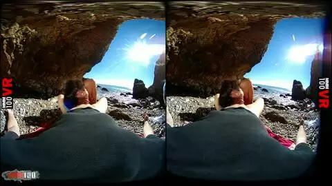 Baiser sa chatte humide au soleil photo 05