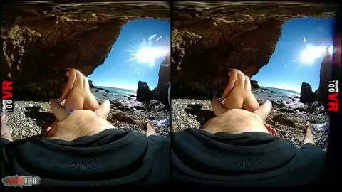 Baiser sa chatte humide au soleil photo 12