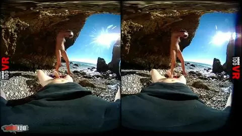 Baiser sa chatte humide au soleil photo 16