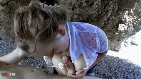 Mamie de la plage se lâche : Anal, fellation, éjaculation féminine.
 photo 03