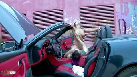 La star du porno espagnole Fayna Vergara se fait enculer pour réparer sa voiture photo 10