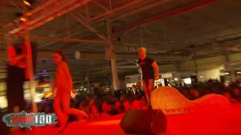 La camera est sur scène avec le PornoBand au festival erotique d'Alicante en 2016 photo 04