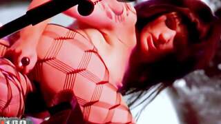 Nina roberts sur scÃ¨ne au f...