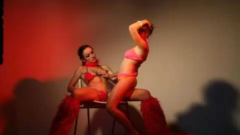 Show de Charlotte De Castille et Krystal au salon de FICEB 2007 (part 01) photo 3