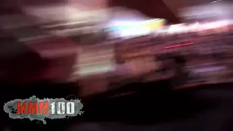 Vieille salope toute percée se fait fister et enculer par un énorme gode en public photo 12