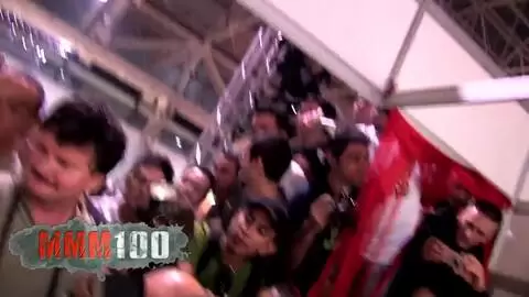 Une cochonne se fait baiser par Phil Hollyday en public photo 04