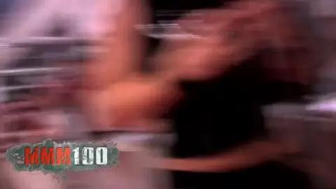 Une cochonne se fait baiser par Phil Hollyday en public photo 15