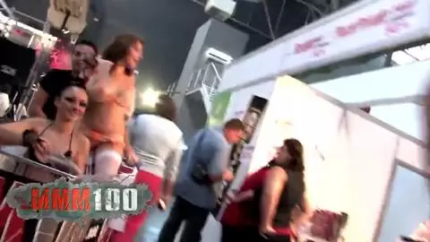 On délire au Ficeb en promenant les stars en chariot photo 05