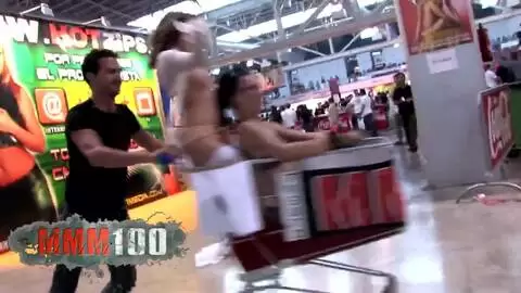 On délire au Ficeb en promenant les stars en chariot photo 08